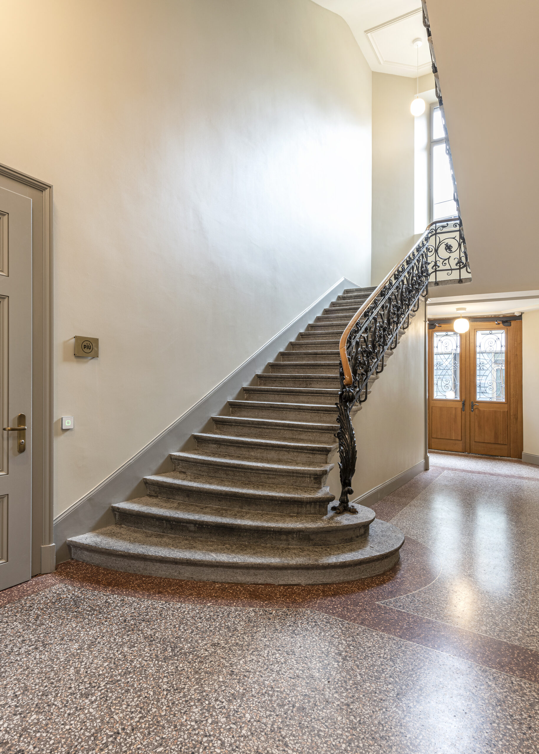 Hauptpost Treppe EG
